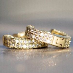 NWT 18K GOLD PLATED LUXURY HOOP EARRINGS